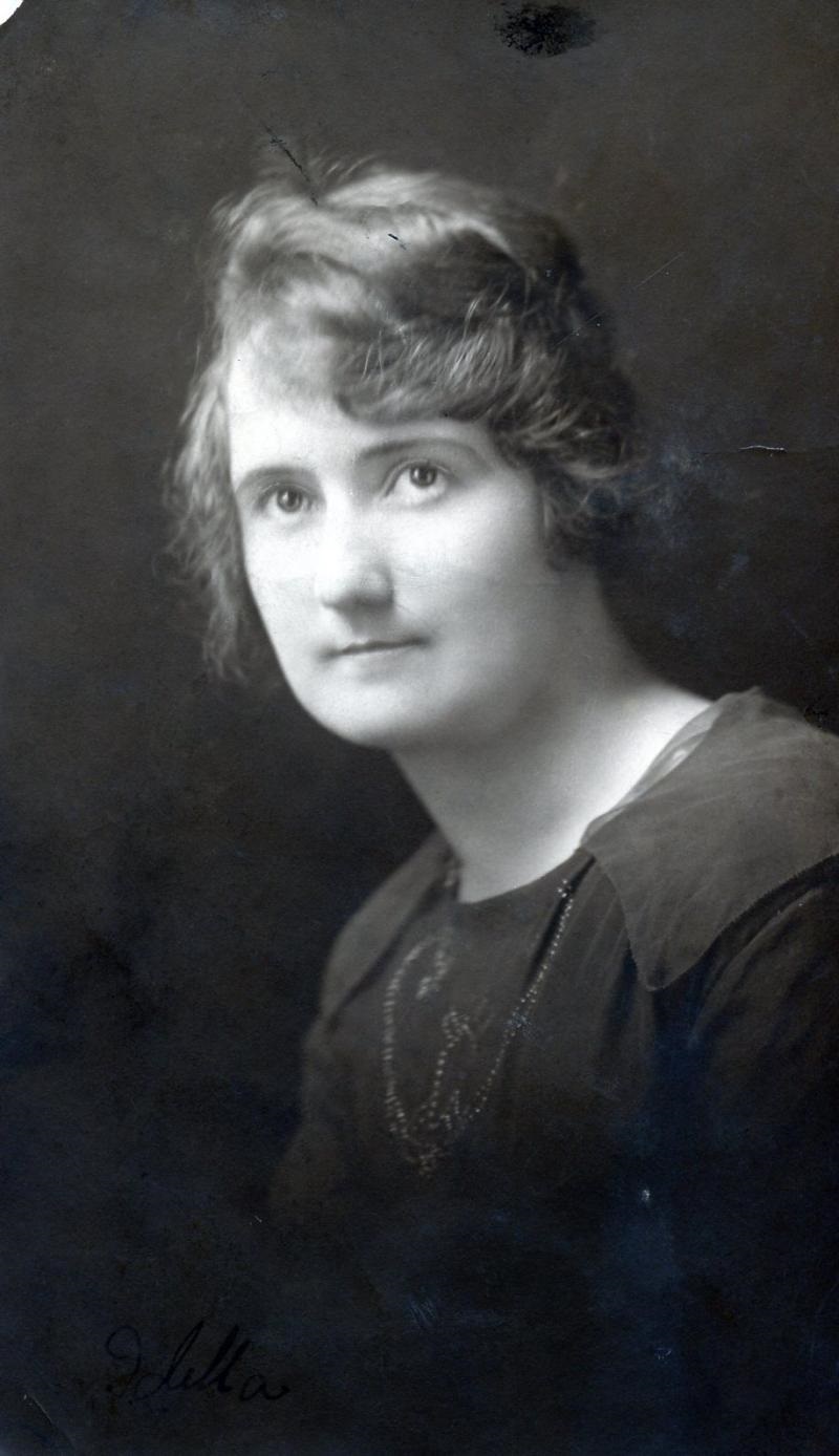 Idella Dahl (1897 - 1990) Profile